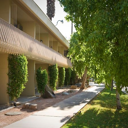 Days Inn By Wyndham Palm Springs Exterior photo