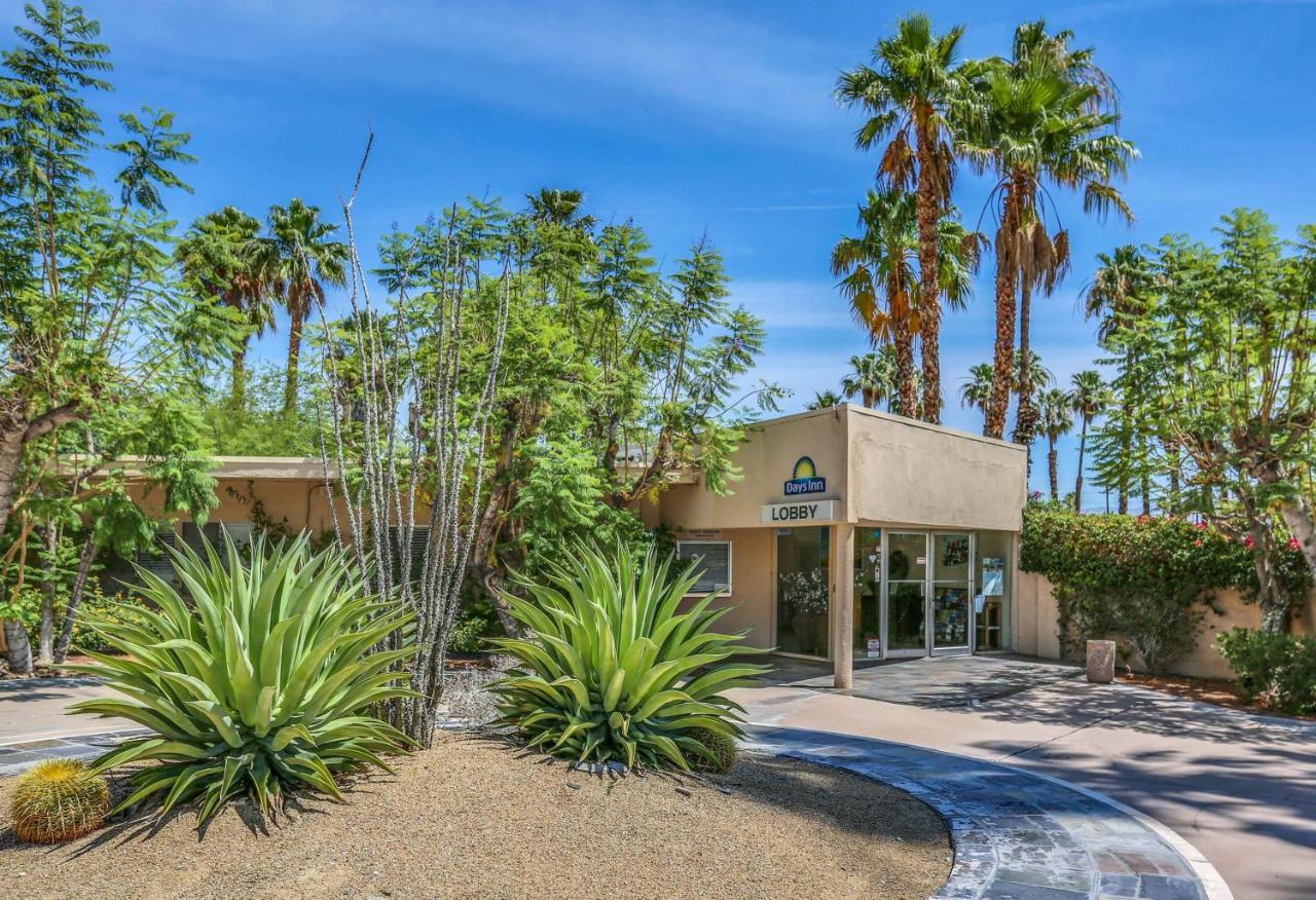 Days Inn By Wyndham Palm Springs Exterior photo