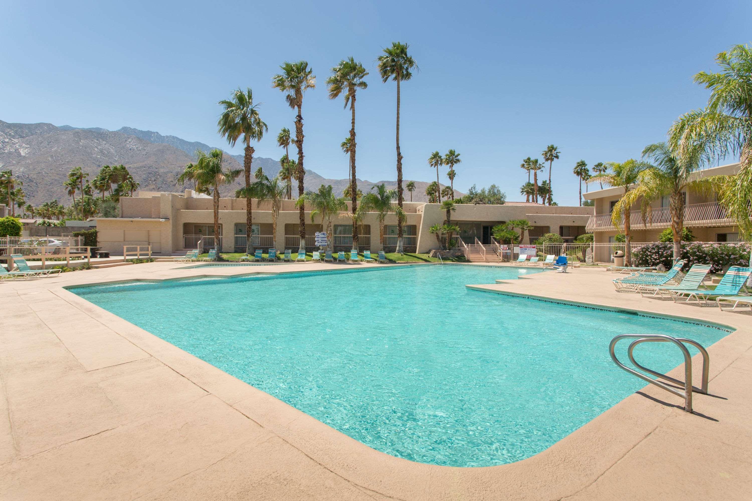 Days Inn By Wyndham Palm Springs Exterior photo