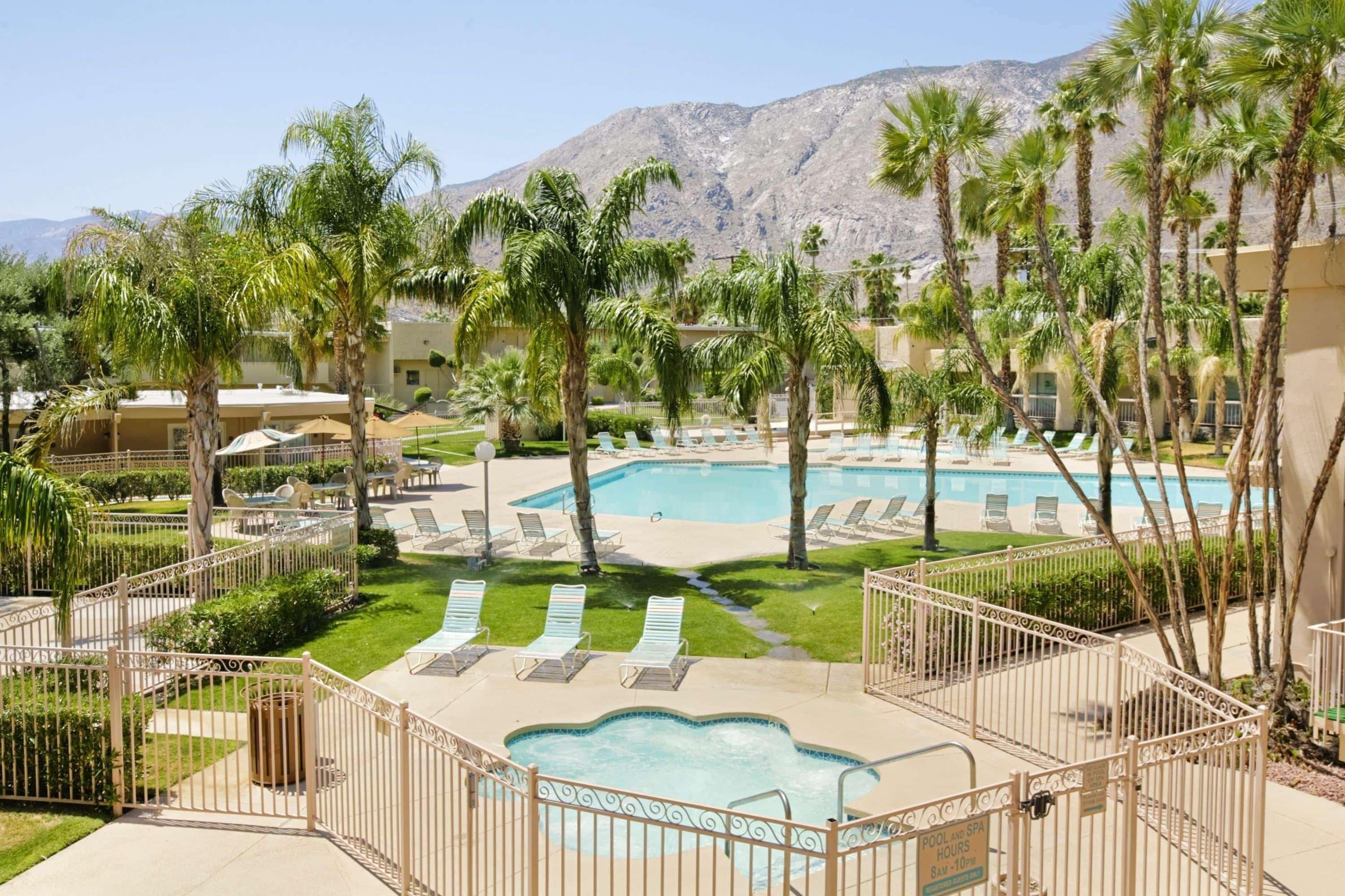 Days Inn By Wyndham Palm Springs Exterior photo