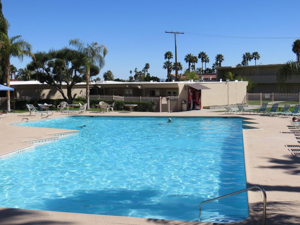 Days Inn By Wyndham Palm Springs Exterior photo